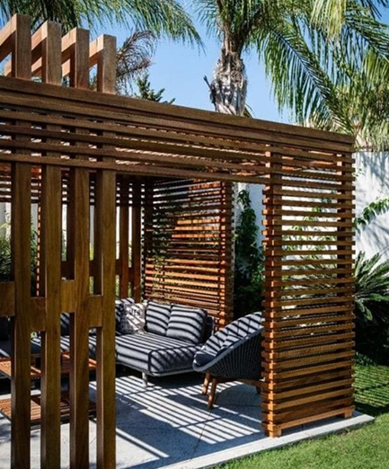 pergola drewniana z osłonami bocznymi